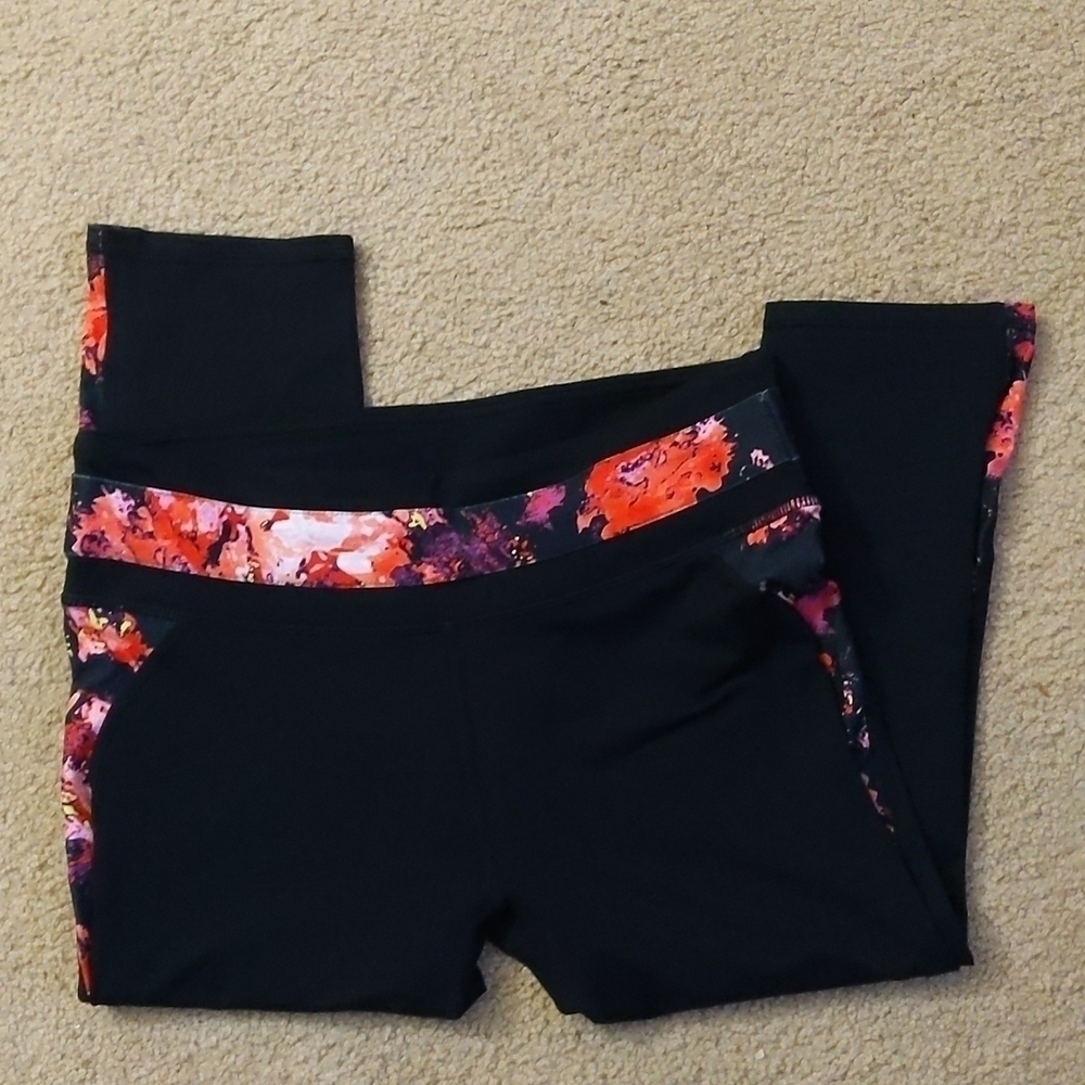 Fabletics Black and Pink Stretch Athletic Workout Capri Size Small